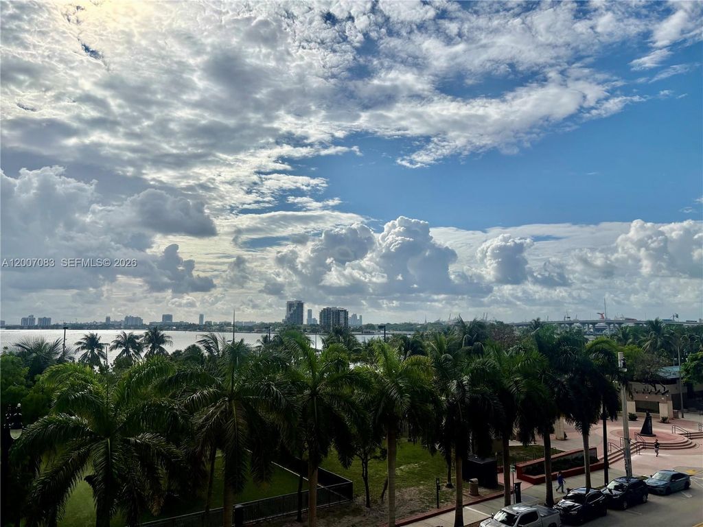 1800 N Bayshore Dr 303, Miami, FL 33132