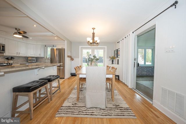 8 GROVE LN, Broomall, PA 19008