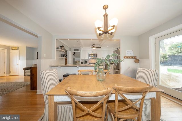 8 GROVE LN, Broomall, PA 19008