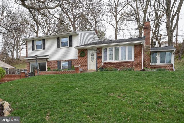 8 GROVE LN, Broomall, PA 19008