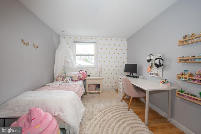 8 GROVE LN, Broomall, PA 19008