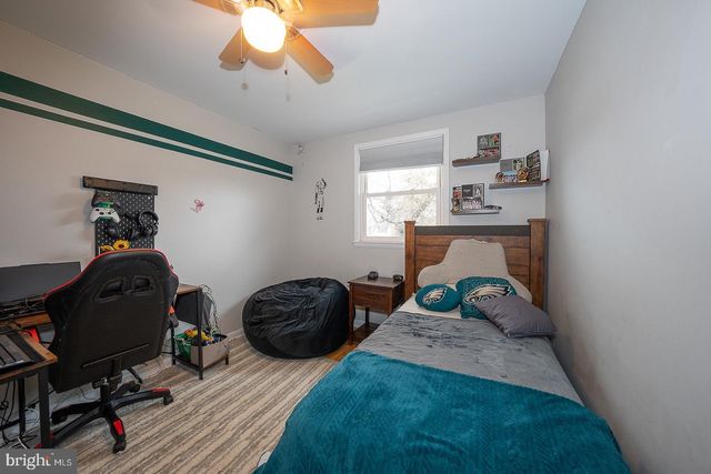 8 GROVE LN, Broomall, PA 19008