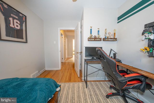 8 GROVE LN, Broomall, PA 19008