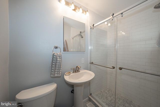 8 GROVE LN, Broomall, PA 19008