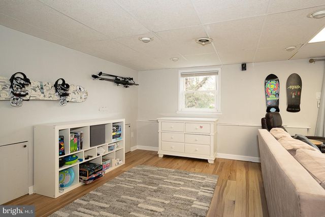 8 GROVE LN, Broomall, PA 19008
