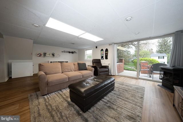 8 GROVE LN, Broomall, PA 19008