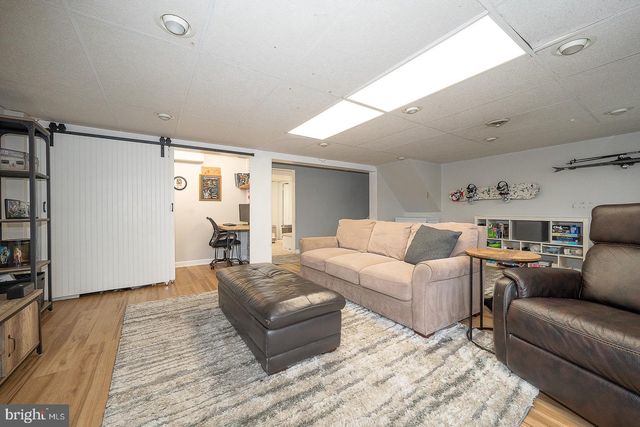 8 GROVE LN, Broomall, PA 19008