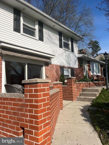 8 GROVE LN, Broomall, PA 19008