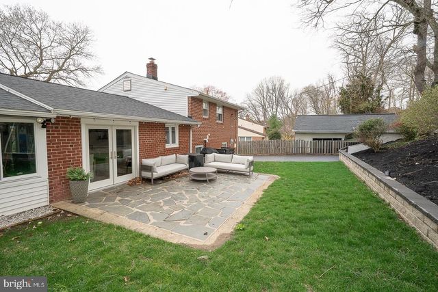 8 GROVE LN, Broomall, PA 19008