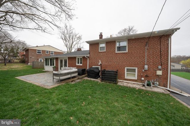 8 GROVE LN, Broomall, PA 19008