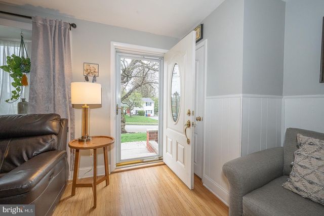 8 GROVE LN, Broomall, PA 19008