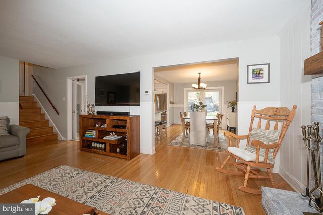 8 GROVE LN, Broomall, PA 19008