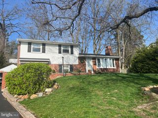 8 GROVE LN, Broomall, PA 19008