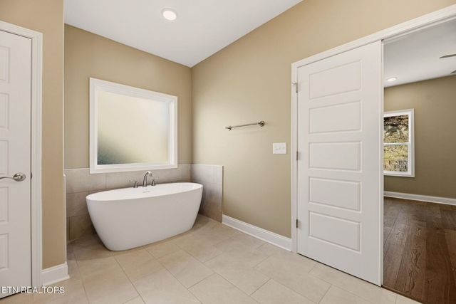 1751 Green Meadows Lane, Lenoir City, TN 37771