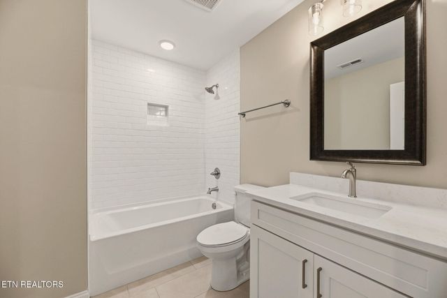 1751 Green Meadows Lane, Lenoir City, TN 37771