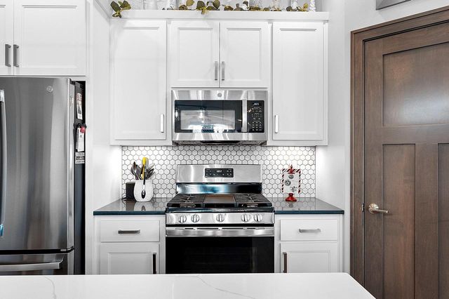 2121 DURUM COURT, Suamico, WI 54313