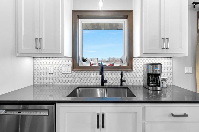 2121 DURUM COURT, Suamico, WI 54313