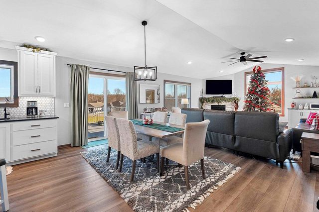 2121 DURUM COURT, Suamico, WI 54313