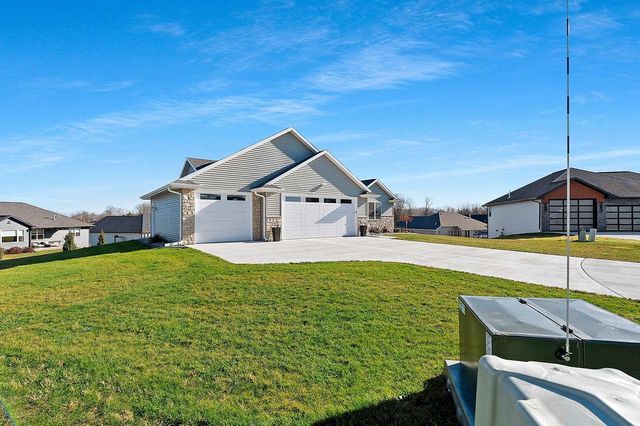 2121 DURUM COURT, Suamico, WI 54313