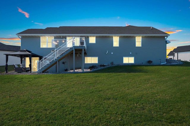 2121 DURUM COURT, Suamico, WI 54313