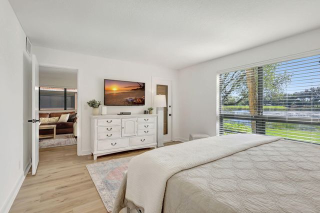 334 Brackenwood Circle, Palm Beach Gardens, FL 33418