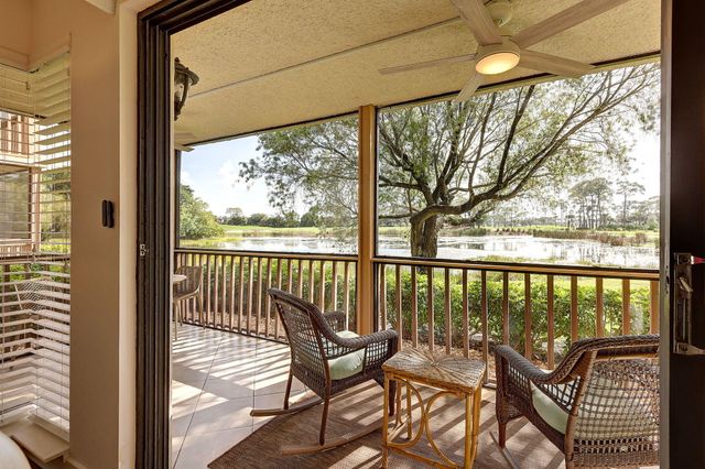 334 Brackenwood Circle, Palm Beach Gardens, FL 33418