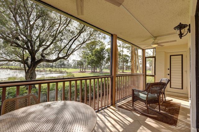 334 Brackenwood Circle, Palm Beach Gardens, FL 33418