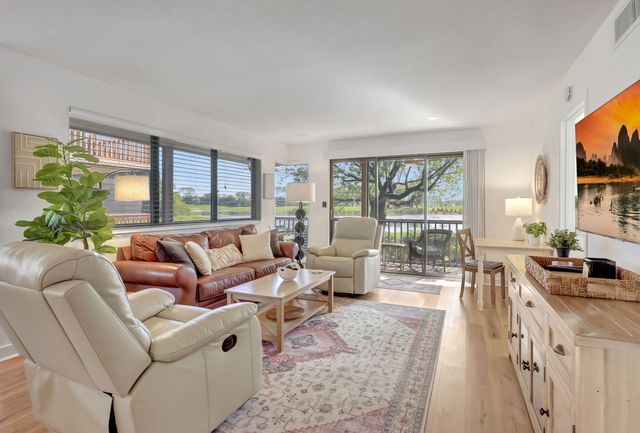 334 Brackenwood Circle, Palm Beach Gardens, FL 33418