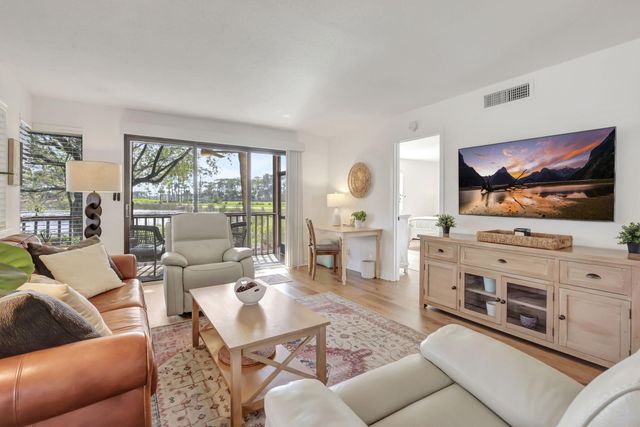 334 Brackenwood Circle, Palm Beach Gardens, FL 33418