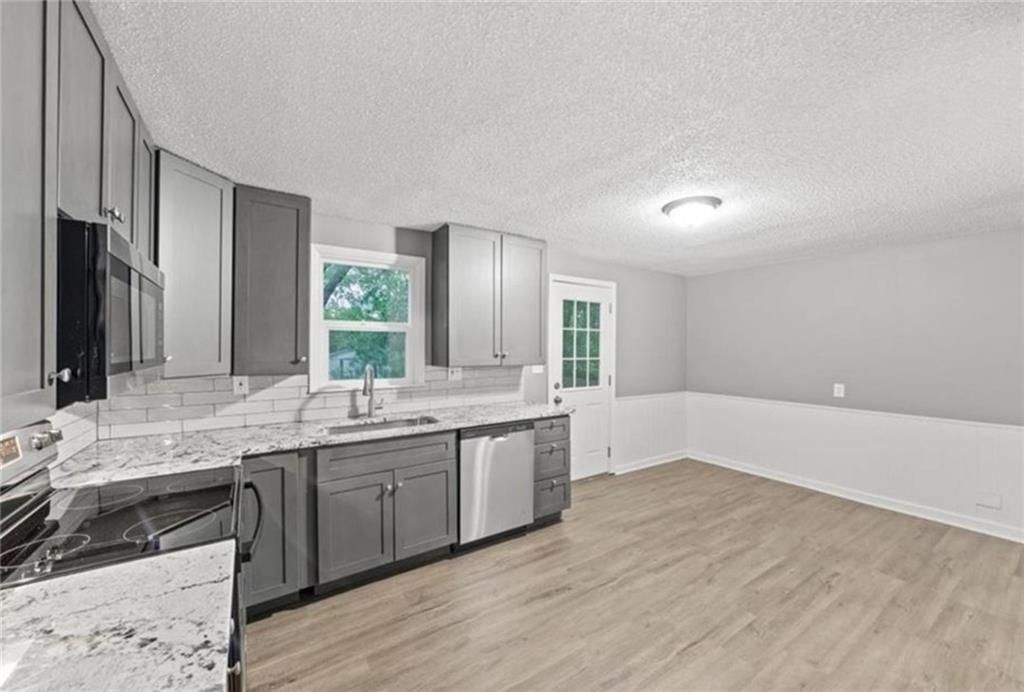 5800 N Antioch Road, Kansas City, MO 64119