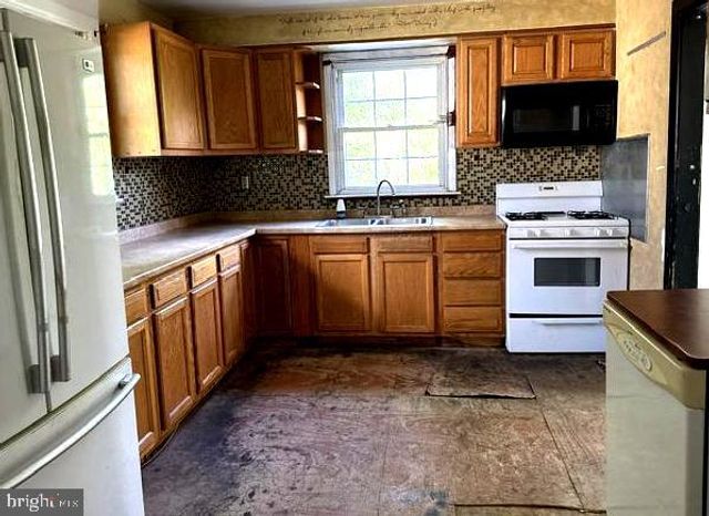 6 PARKWOOD, Dundalk, MD 21222