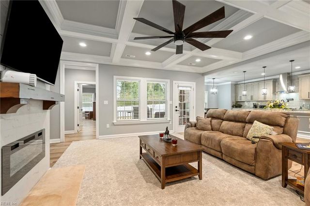49 James River LN, Newport News, VA 23606