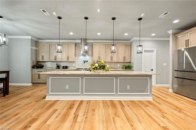 49 James River LN, Newport News, VA 23606