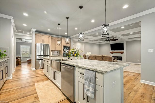 49 James River LN, Newport News, VA 23606