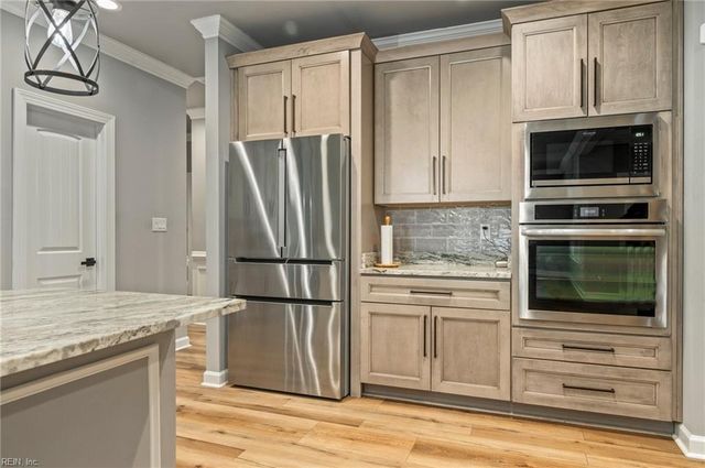 49 James River LN, Newport News, VA 23606