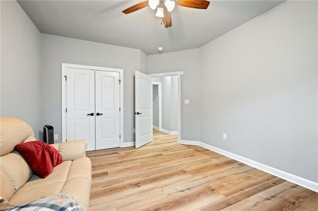 49 James River LN, Newport News, VA 23606