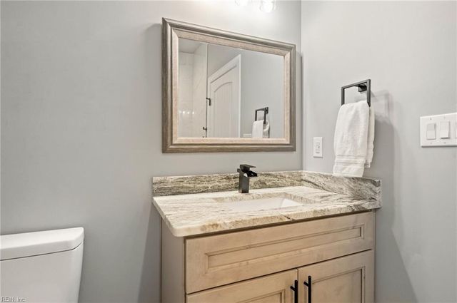 49 James River LN, Newport News, VA 23606