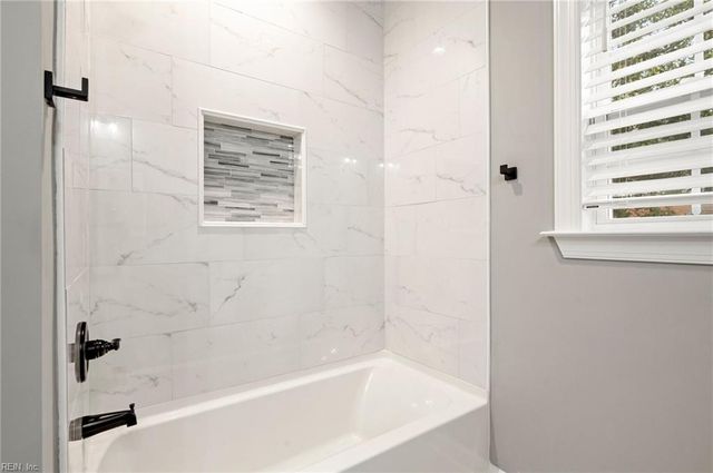 49 James River LN, Newport News, VA 23606