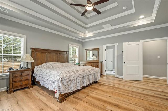 49 James River LN, Newport News, VA 23606