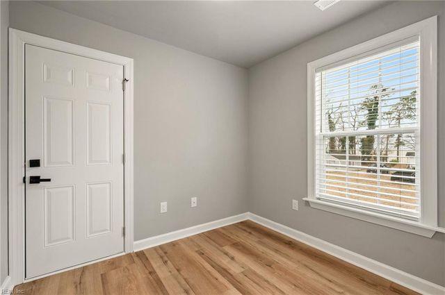 49 James River LN, Newport News, VA 23606