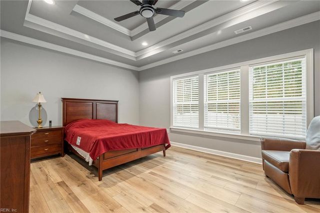 49 James River LN, Newport News, VA 23606