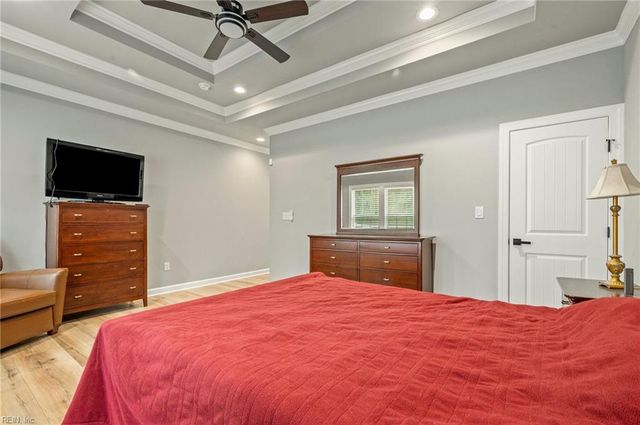 49 James River LN, Newport News, VA 23606
