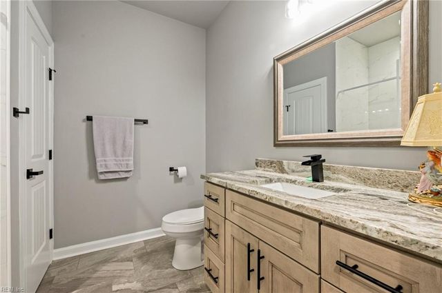 49 James River LN, Newport News, VA 23606