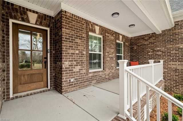 49 James River LN, Newport News, VA 23606