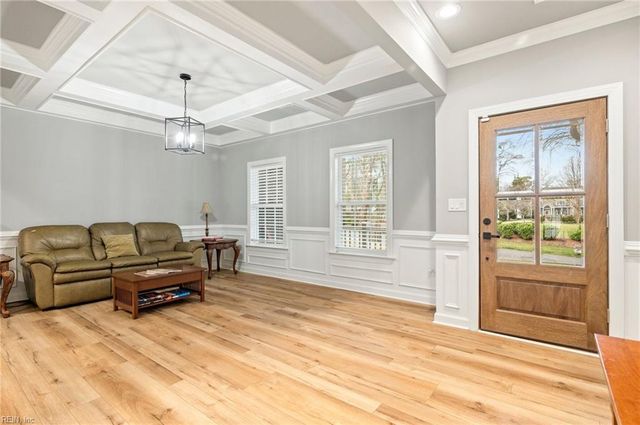 49 James River LN, Newport News, VA 23606