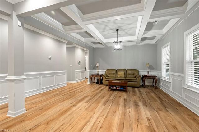 49 James River LN, Newport News, VA 23606