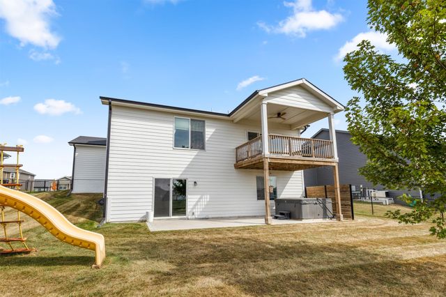 1045 Spruce Street, Waukee, IA 50263