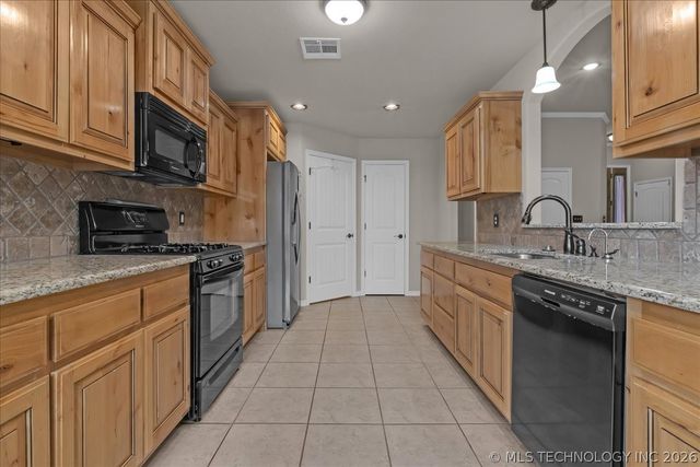 1240 W Keeling Avenue, Sapulpa, OK 74066