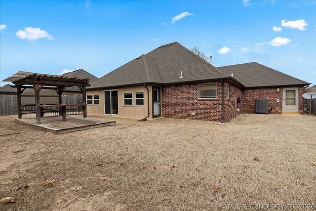 1240 W Keeling Avenue, Sapulpa, OK 74066
