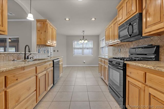 1240 W Keeling Avenue, Sapulpa, OK 74066